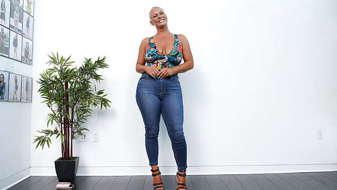 Casting Couch HD - Sara  / 12.10.2018